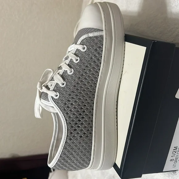 J/Slides Natasha Platform Sneaker Light Grey Crochet Lace Up Low-Top 8 1/2 M NEW - Picture 3 of 3